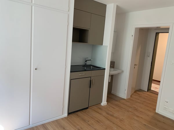 WUNDERSCHÖNES WOHNSTUDIO IN DER ALTSTADT PER 01. OKTOBER 2026 FUER PRIVATE DAUERMIETER ZU VERMIETEN 2