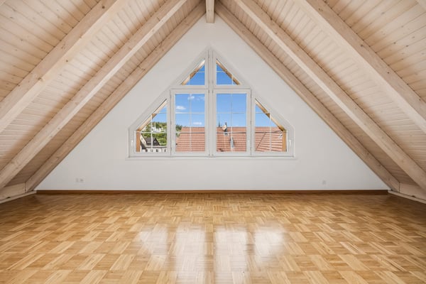 4.5-Zimmer-Dachmaisonettewohnung mit Balkon und Einstellplatz 21