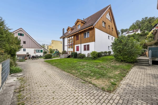 4.5-Zimmer-Dachmaisonettewohnung mit Balkon und Einstellplatz 1