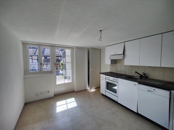 Charmante 4.5-Zimmer-Altbauwohnung mit Balkon in Wald ZH 9