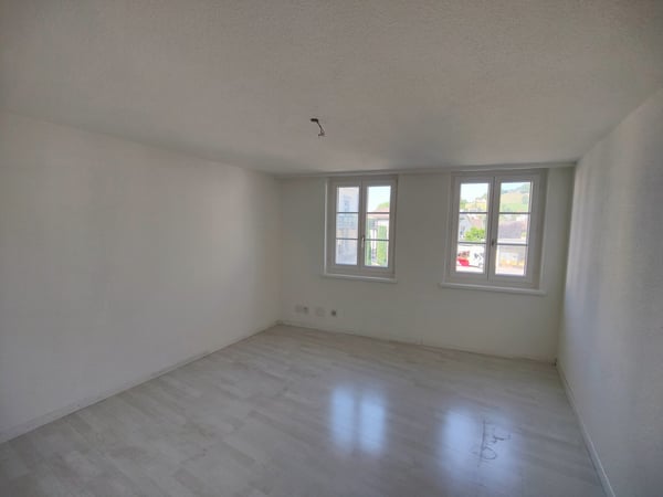 Charmante 4.5-Zimmer-Altbauwohnung mit Balkon in Wald ZH 4
