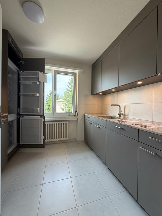 Grosszügige sanierte 5.5-Zimmer-Wohnung in Dübendorf mit Balkon 3