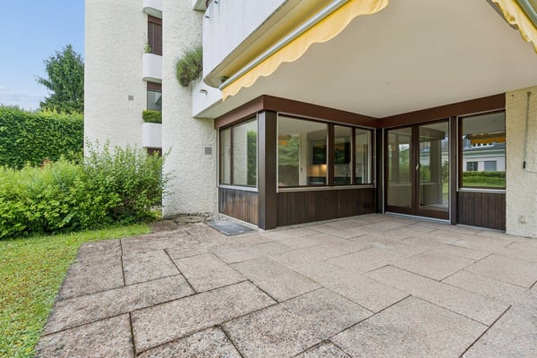frisch renovierte 2-Zimmerwohnung mit grosser Terrasse in Zollikon 9
