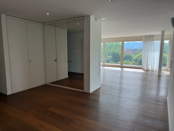 Einzigartige, grosszügige 5.5-Zimmerwohnung mit Garten und Cheminée 14
