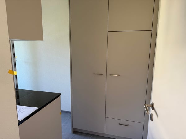 Frisch sanierte 2-Zimmerwohnung mit zwei Balkonen in Witikon 12