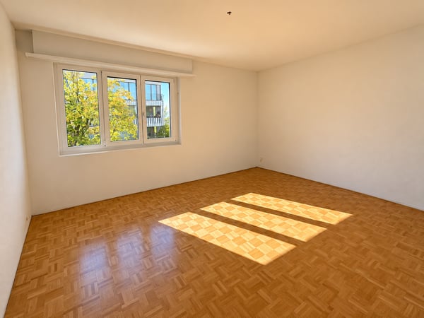 Frisch sanierte 2-Zimmerwohnung mit zwei Balkonen in Witikon 5