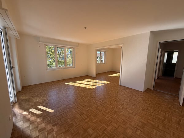 Frisch sanierte 2-Zimmerwohnung mit zwei Balkonen in Witikon 3