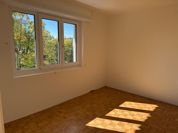 Frisch sanierte 2-Zimmerwohnung mit zwei Balkonen in Witikon 4