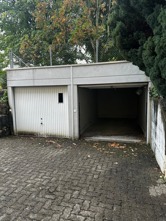 Einzel-Garagenbox mit Torantrieb ( Für Kleinwagen ) 3