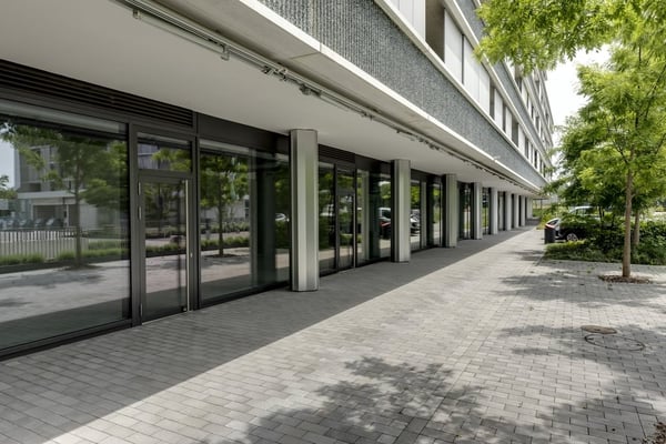 Quartier en pleine expansion, diverses arcades, au gré du preneur 6