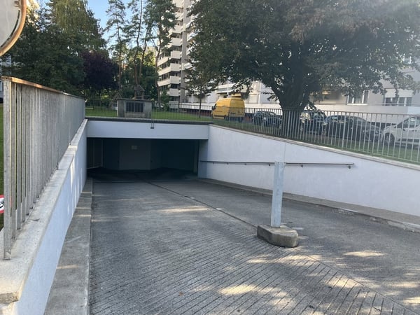 Place de parc avec borne électrique à louer dans garage souterrain. 2