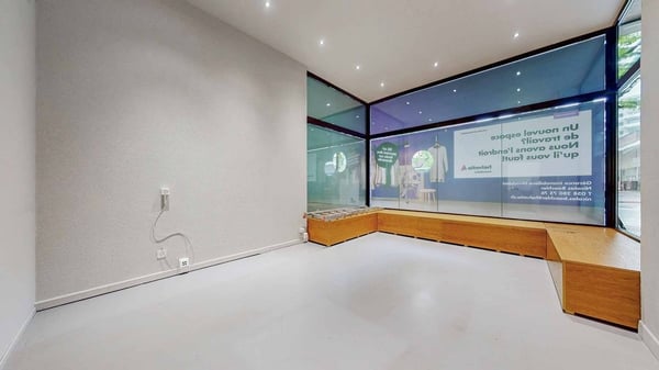 Surface commerciale avec vitrine d'environ 85 m2 5