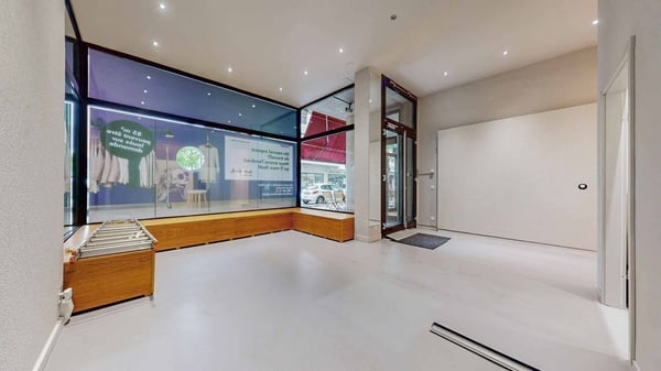 Surface commerciale avec vitrine d'environ 85 m2 4