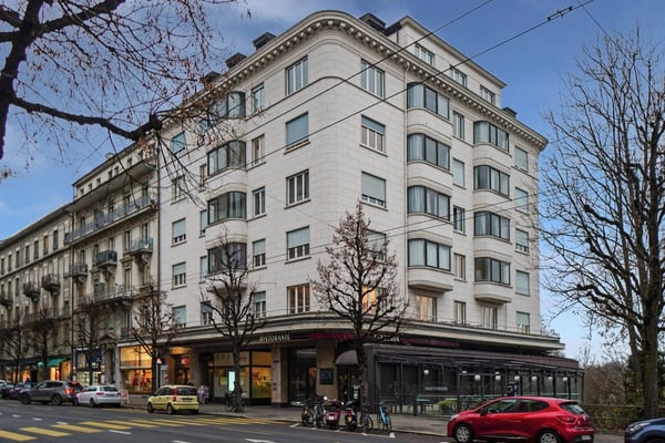 Surface commerciale avec vitrine d'environ 85 m2 1