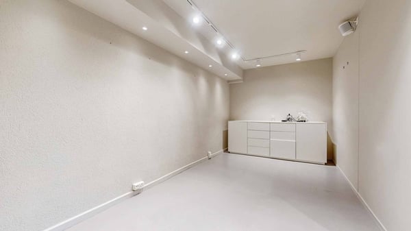 Surface commerciale avec vitrine d'environ 85 m2 8