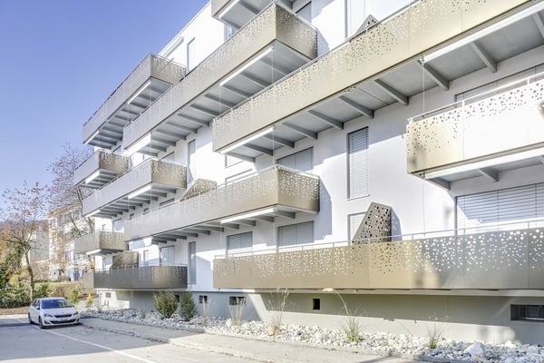 Place de parc abritée à louer 2