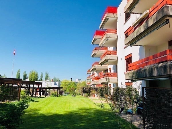 familienfreundlich. grün. Bim Hasel. 1