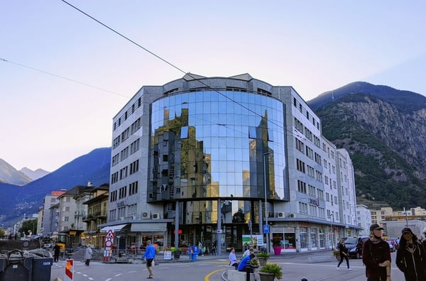 Cherchez-vous une place de parc souterraine proche de la Gare CFF ? 1