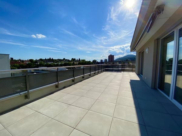 Wohnen mit Aussicht - 66 m2 grosse Terrasse! 2