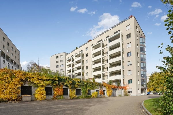 Grosszügige Erdgeschoss-Wohnung mit Gartensitzplatz! 1