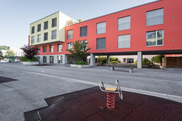 Gross, modern, perfekt gelegen = Ihr neues Zuhause 9
