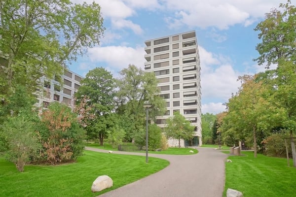 Wohnen auf höchstem Niveau - mit atemberaubendem Blick über Basel 2