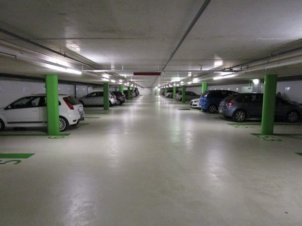 A 3 min. de la Gare CFF et de l'OFS, sous les écoles HEG-ARC 4