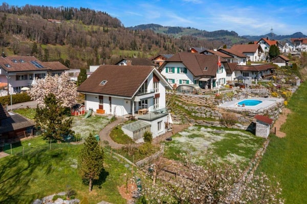 Sonniges Familienglück im Grünen 11
