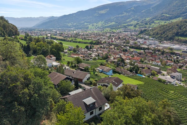 aussergewöhnliches Zweifamilienhaus an sensationeller Lage 10