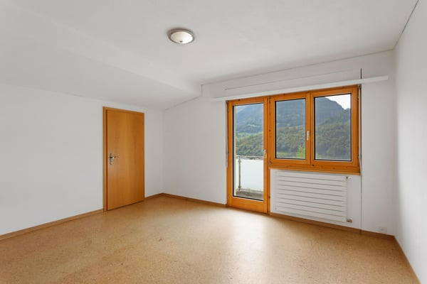 aussergewöhnliches Zweifamilienhaus an sensationeller Lage 8
