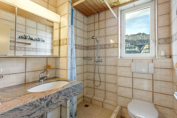 Einfamilienhaus mit traumhafter Walensee- und Bergsicht 9