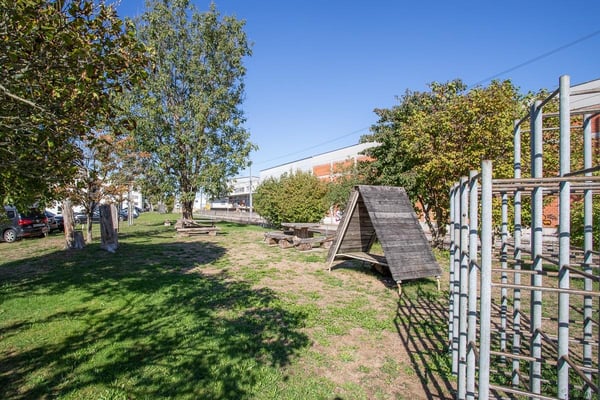 Familienfreundliches Wohnen mit grosszügigem Balkon und Blick ins Grün 12