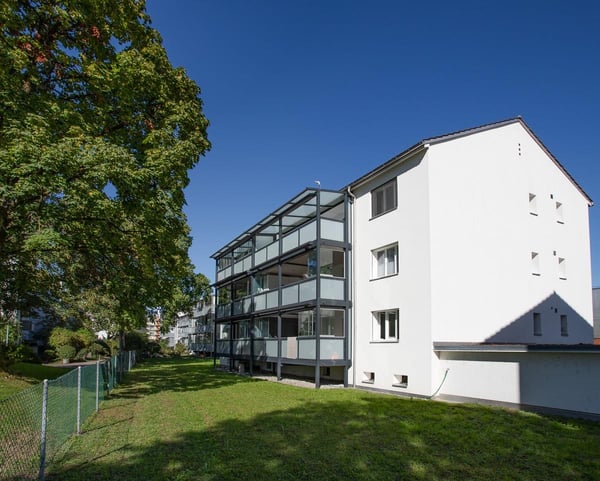 Familienfreundliches Wohnen mit grosszügigem Balkon und Blick ins Grün 1