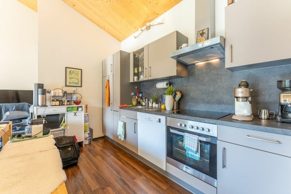 Attraktives Zweifamilienhaus mit 5.5 Zimmer Erstwohnung und 2.5 Zimmer Zweitwohnung zu verkaufen 15