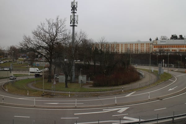 helle, *RENOVIERTE* und grosszügige 2-Zi. Whg. an zentraler Lage 16