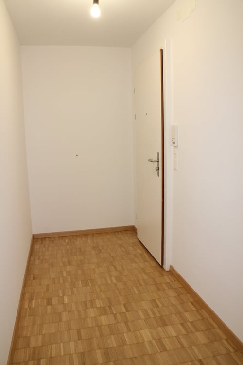 helle, *RENOVIERTE* und grosszügige 2-Zi. Whg. an zentraler Lage 13