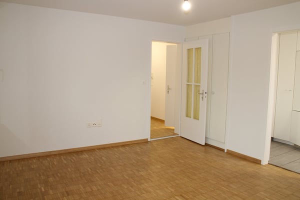 helle, *RENOVIERTE* und grosszügige 2-Zi. Whg. an zentraler Lage 7