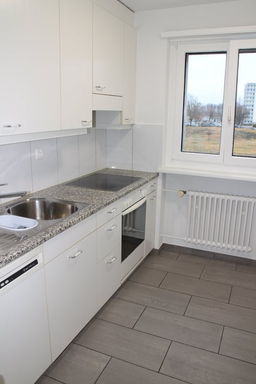 helle, *RENOVIERTE* und grosszügige 2-Zi. Whg. an zentraler Lage 2