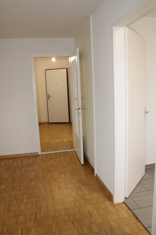 helle, *RENOVIERTE* und grosszügige 2-Zi. Whg. an zentraler Lage 9