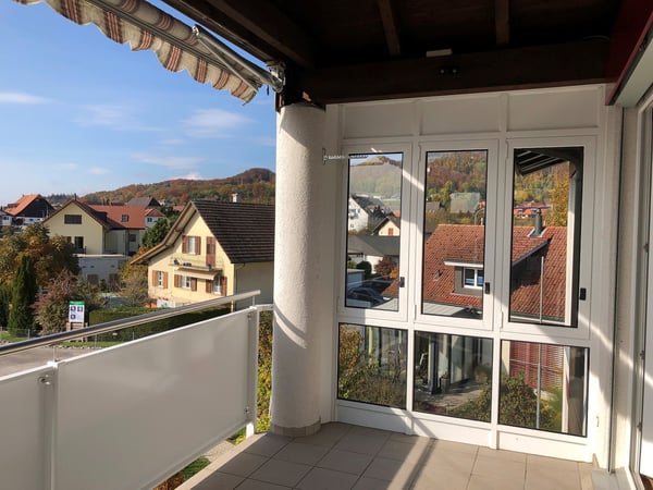 Grosse 4.5 Zi. Dachwohnung in 3 Familienhaus mit Rundumsicht 14