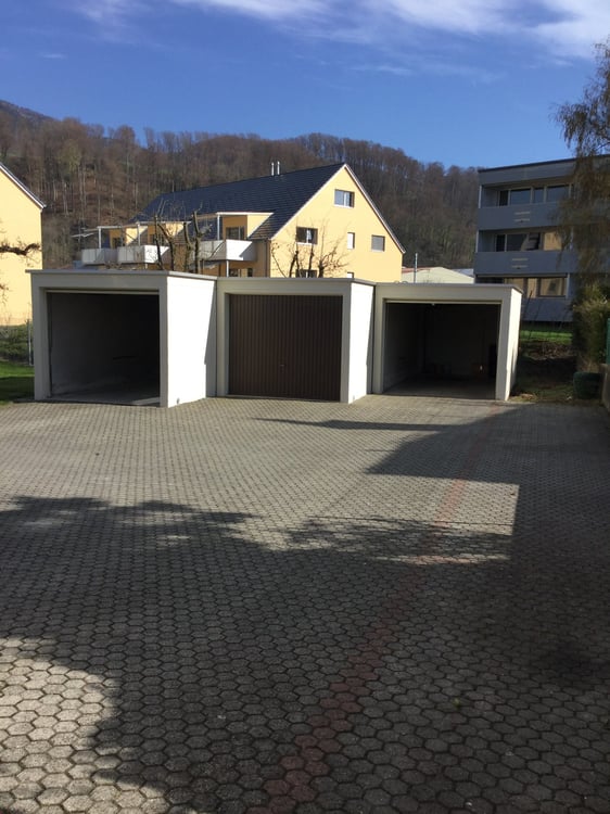 Grosse 4.5 Zi. Dachwohnung in 3 Familienhaus mit Rundumsicht 16