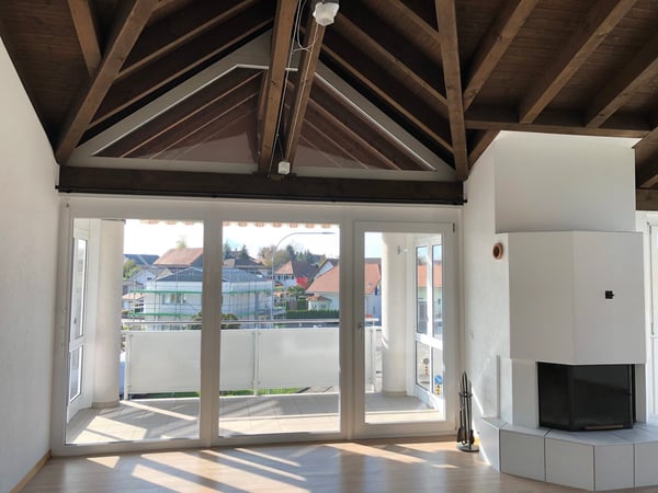 Grosse 4.5 Zi. Dachwohnung in 3 Familienhaus mit Rundumsicht 5