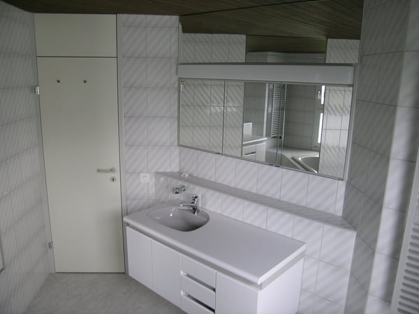 Grosse 4.5 Zi. Dachwohnung in 3 Familienhaus mit Rundumsicht 12