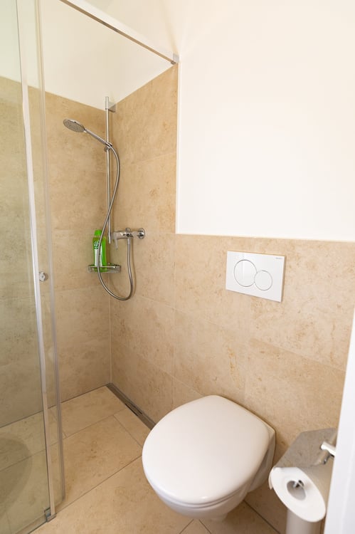 FULLY REFURBISHED: Quiet & central with breath-taking panoramic view on roof deck! 12