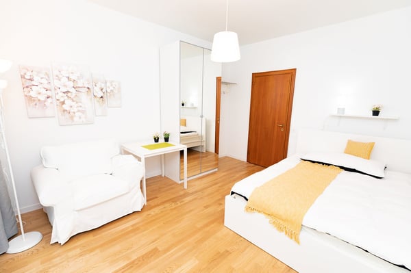 FULLY REFURBISHED: Quiet & central with breath-taking panoramic view on roof deck! 6