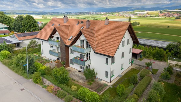 4.5-Zimmer-Eigentumswohnung mit Garten, Garage und Carport 1