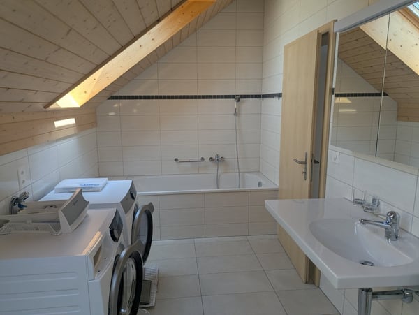 Moderne 3.5-Zimmer-Duplex-Wohnung in Leuzigen 7