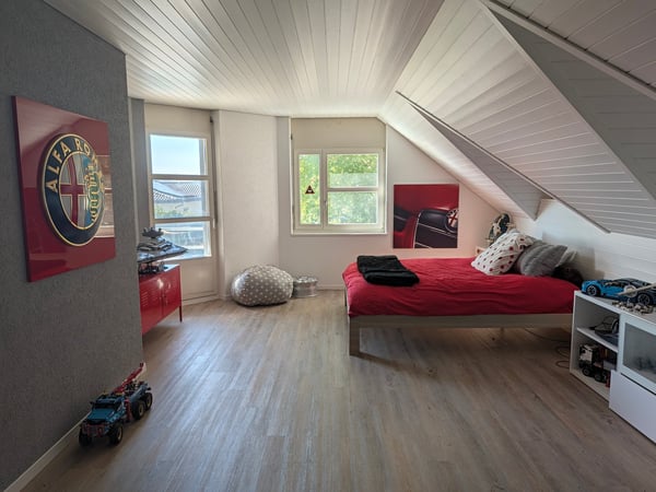 Wunderbares Einfamilienhaus mit Pool und Doppelgarage 10
