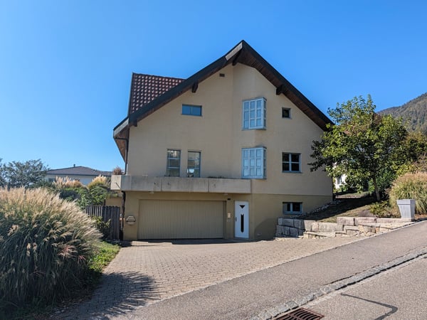 Wunderbares Einfamilienhaus mit Pool und Doppelgarage 13
