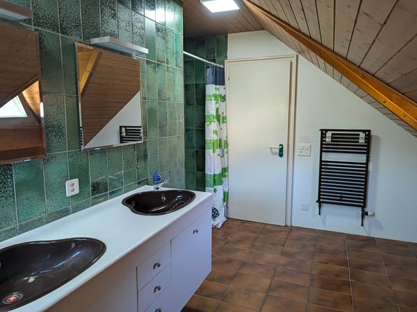 Wunderbares Einfamilienhaus mit Pool und Doppelgarage 12